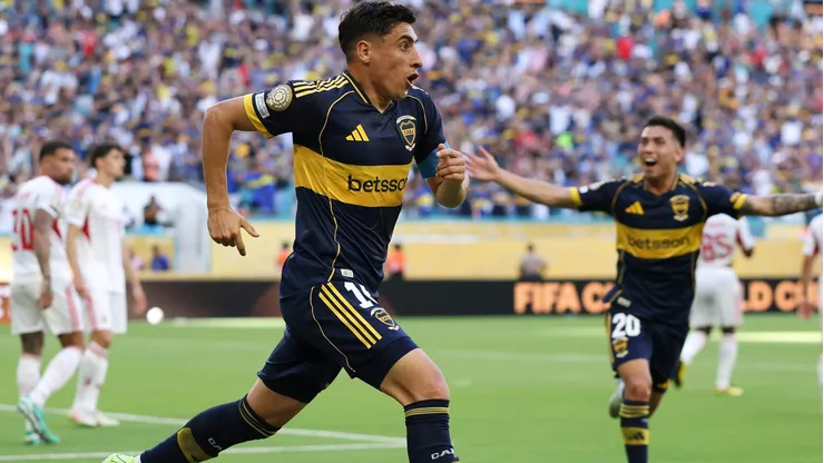 Merentiel fez a festa da torcida ao marcar o primeiro gol do jogo (Photo by Dan Mullan)