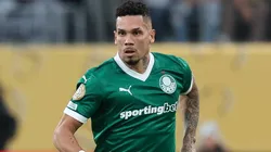 Paulinho em ação no duelo contra o Porto-POR