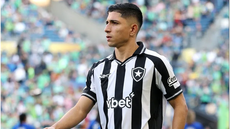 SEATTLE, WASHINGTON - JUNE 15: Jefferson Savarino #10 of Botafogo walks to the pitch during the FIFA Club World Cup 2025 group B match between Botafogo FR and Seattle Sounders FC at Lumen Field on June 15, 2025 in Seattle, Washington. (Photo by Buda Mendes/Getty Images)