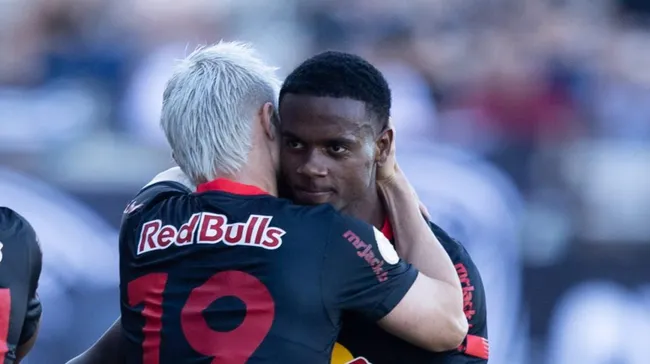 Foto: Diogo Reis/AGIF – Ponta fez dupla com Sasha no Bragantino.