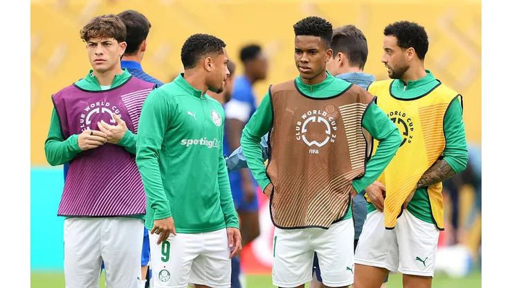 EAST RUTHERFORD, NEW JERSEY - JUNE 15: Estevao #41 of Palmeiras warms up prior to the FIFA Club World Cup 2025 group A match between SE Palmeiras and FC Porto at MetLife Stadium on June 15, 2025 in East Rutherford, New Jersey. (Photo by David Ramos/Getty Images)