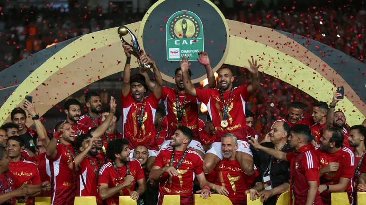 Al Ahly comemorando título - Foto: Ahmad Hasaballah/Getty Images