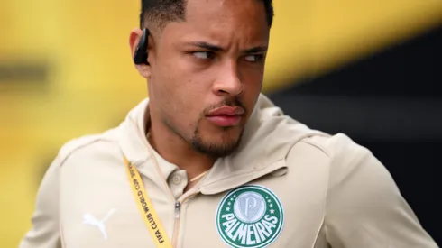 Vitor Roque vai mal no Mundial e Palmeiras economiza R$ 12 milhões