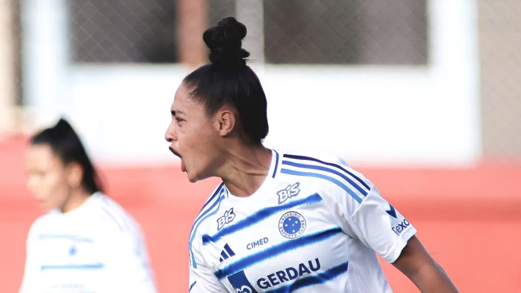 Jogadora do Cruzeiro em duelo contra o Sport