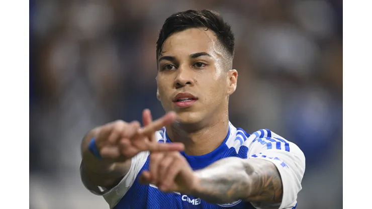 Kaio Jorge comemorando tento marcado em Minas Gerais.