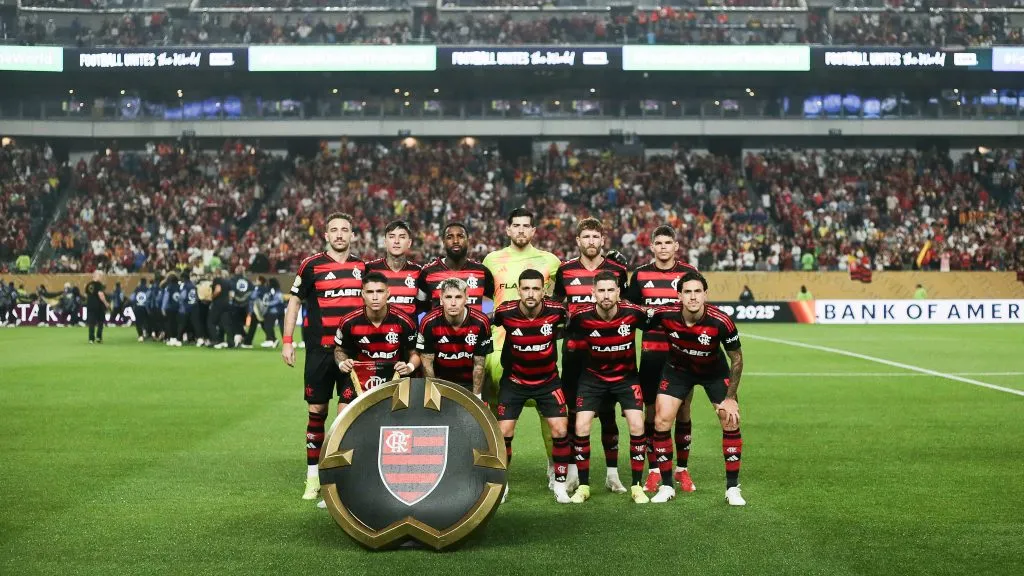 Jogadores titulares do Flamengo perfilados. Foto: Gilvan de Souza/Flamengo.
