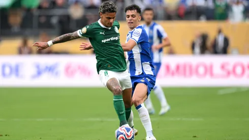 EAST RUTHERFORD, NEW JERSEY - JUNE 15: Richard Rios #8 of Palmeiras dribbles under pressure from Gabri Veiga #17 of FC Porto during the FIFA Club World Cup 2025 group A match between SE Palmeiras and FC Porto at MetLife Stadium on June 15, 2025 in East Rutherford, New Jersey. (Photo by David Ramos/Getty Images)