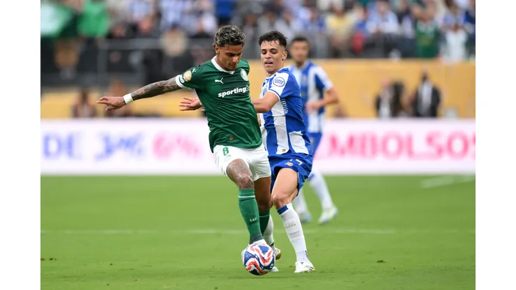 EAST RUTHERFORD, NEW JERSEY - JUNE 15: Richard Rios #8 of Palmeiras dribbles under pressure from Gabri Veiga #17 of FC Porto during the FIFA Club World Cup 2025 group A match between SE Palmeiras and FC Porto at MetLife Stadium on June 15, 2025 in East Rutherford, New Jersey. (Photo by David Ramos/Getty Images)