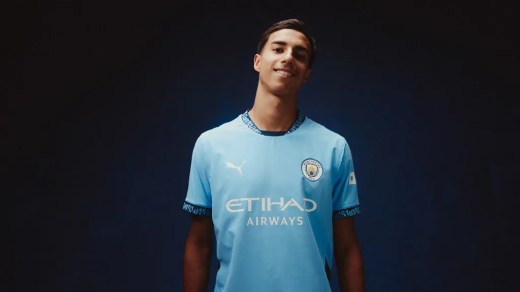 Vitor Reis, zagueiro do Manchester City-ING. Foto: Divulgação/Manchester City.