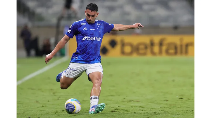 MG - BELO HORIZONTE - 04/12/2024 - BRASILEIRO A 2024, CRUZEIRO X PALMEIRAS - Peralta jogador do Cruzeiro durante partida contra o Palmeiras no estadio Mineirao pelo campeonato Brasileiro A 2024. Foto: Gilson Lobo/AGIF