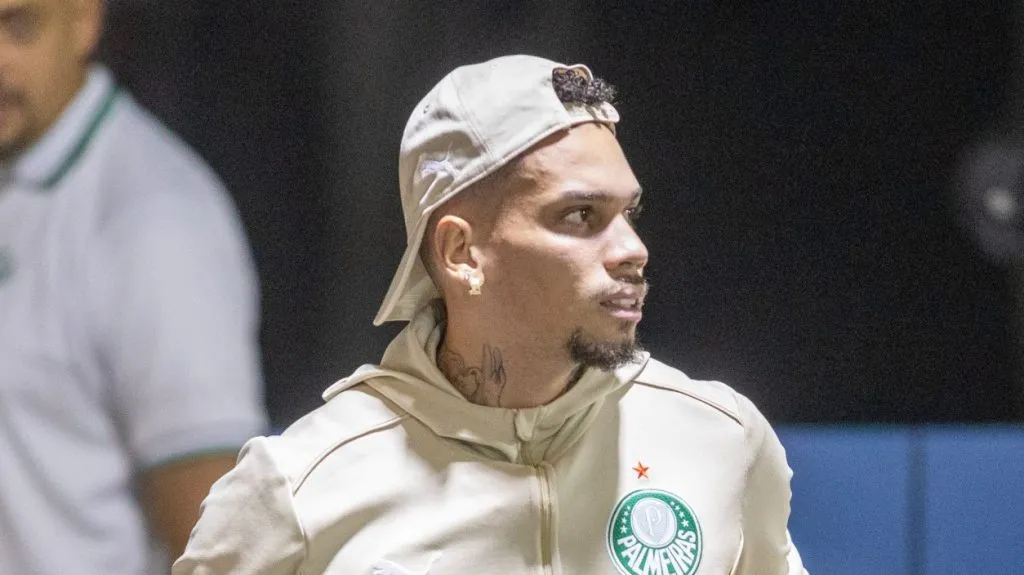 Palmeiras investiu R$ 260 milhões com Paulinho e Vitor Roque, mas atacantes ainda não apresentaram um bom futebol. Foto: Baggio Rodrigues/AGIF