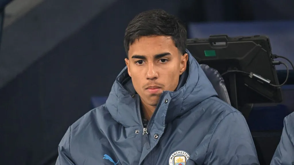 Vitor Reis esteve ausente do time titular na maior parte dos compromissos dos Citizens. Foto: Michael Regan/Getty Images.