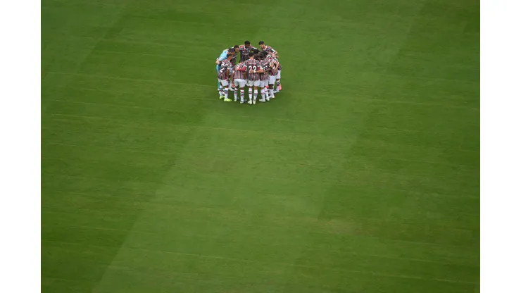 EAST RUTHERFORD, NEW JERSEY - JUNE 17: Fluminense FC form a huddle during the FIFA Club World Cup 2025 group F match between Fluminense FC and Borussia Dortmund at MetLife Stadium on June 17, 2025 in East Rutherford, New Jersey. (Photo by David Ramos/Getty Images)