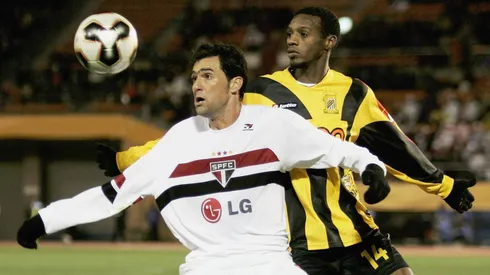 São Paulo foi campeão ao eliminar um asiático no Mundial de Clubes 2005 (Photo by Shaun Botterill)