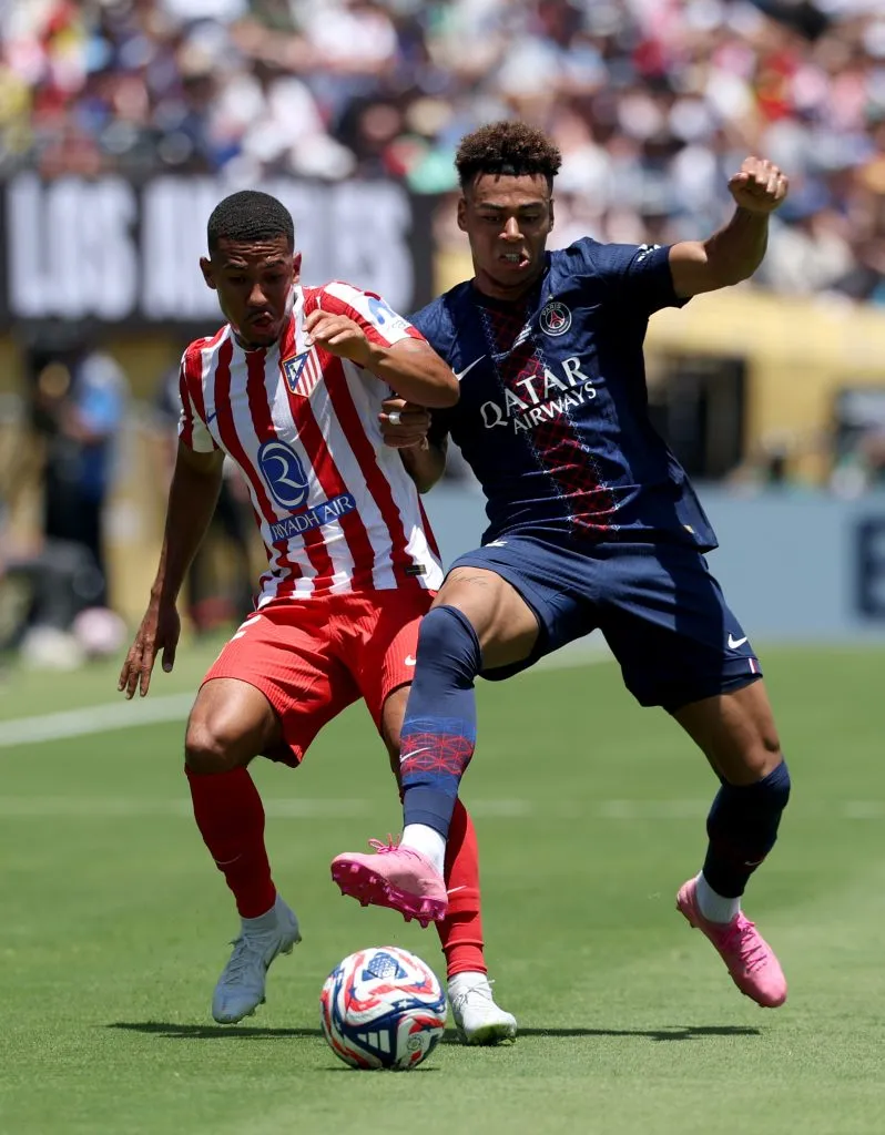Samuel Lino contra o PSG (Photo by Harry How/Getty Images)