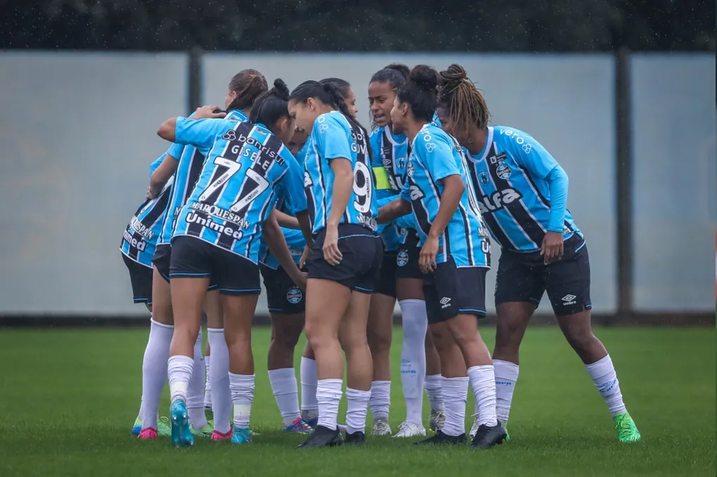 Grêmio durante aquecimento para confronto contra o Flamengo no Brasileirão Feminino.Foto: Caroline Motta/Grêmio FBPA