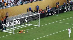 Bono durante sua defesa de pênalti contra o Real Madrid. Foto: Getty Images