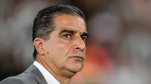 Renato Paiva foi criticado pela eliminação do Botafogo.