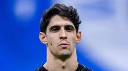 Bono durante partida da Champions League da Ásia