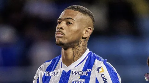 Pedrão em ação pelo Avaí