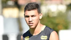 Deivid durante treinamento no CT Rei Pelé