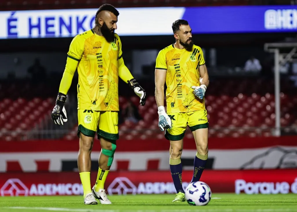 SP – SAO PAULO – 24/05/2025 – BRASILEIRO A 2025, SAO PAULO X MIRASSOL – Goleiros Walter e Alex Muralha do Mirassol durante aquecimento antes da partida contra o Sao Paulo no estadio Morumbi pelo campeonato Brasileiro A 2025. Foto: Fabio Giannelli/AGIF