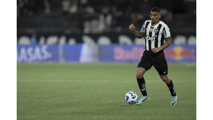 RJ - RIO DE JANEIRO - 30/04/2025 - COPA DO BRASIL 2025, BOTAFOGO X CAPITAL - Allan jogador do Botafogo durante partida contra o Capital no estadio Engenhao pelo campeonato Copa Do Brasil 2025. Foto: Jorge Rodrigues/AGIF