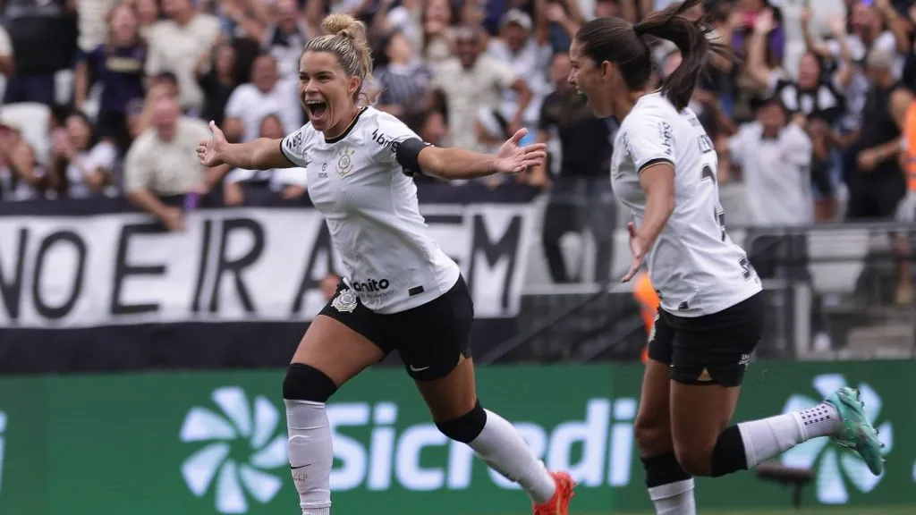 Tamires jogadora do Corinthians comemora seu gol durante partida contra o Flamengo no estádio Arena Corinthians pelo campeonato Supercopa do Brasil Feminina 2023. Foto: Ettore Chiereguini/AGIF