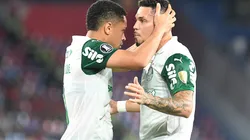 ASUNCION, PARAGUAY - MAY 07: Vitor Roque of Palmeiras celebrates with teammate Paulinho after scoring the team's second goal during the Copa CONMEBOL Libertadores 2025 Group G match between Cerro Porteño and Palmeiras at Estadio General Pablo Rojas - La Nueva Olla on May 07, 2025 in Asuncion, Paraguay. (Photo by Christian Alvarenga/Getty Images)