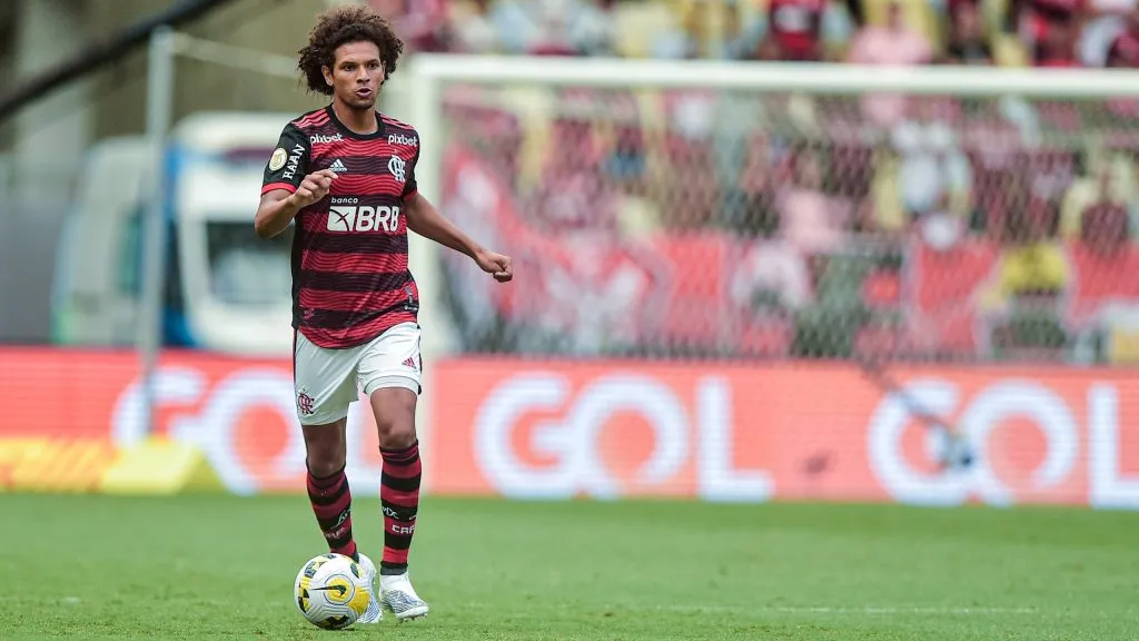 Willian Arao jogador do Flamengo durante partida contra o São Paulo no estádio Maracanã pelo campeonato Brasileiro A 2022. Foto: Thiago Ribeiro/AGIF