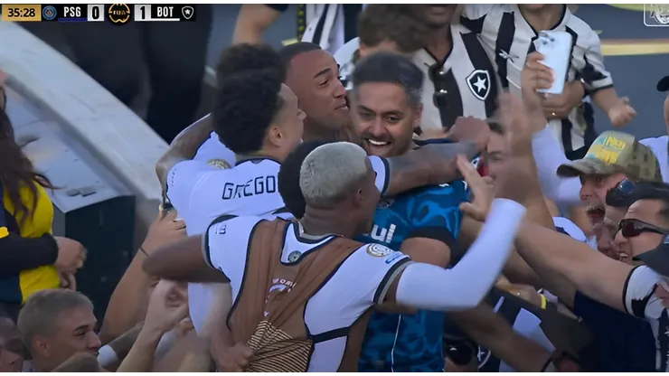 Igor Jesus comemorou gol do Botafogo e até torcedor do Grêmio surgiu - Foto: Reprodução/Globo
