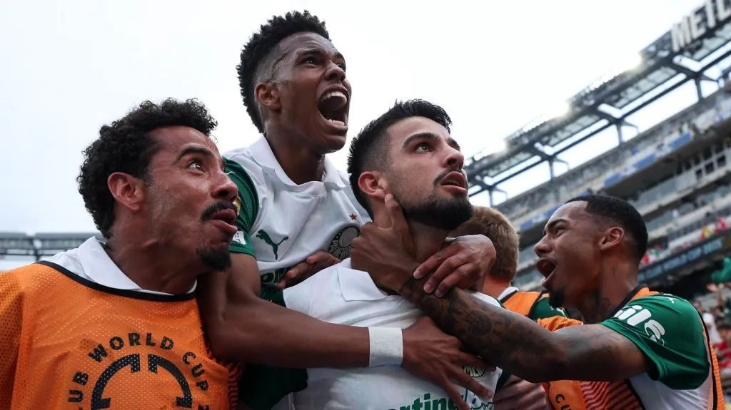 O jogador Flaco López, da SE Palmeiras, comemora seu gol contra a equipe do Al Ahly SC, – Foto: César Greco