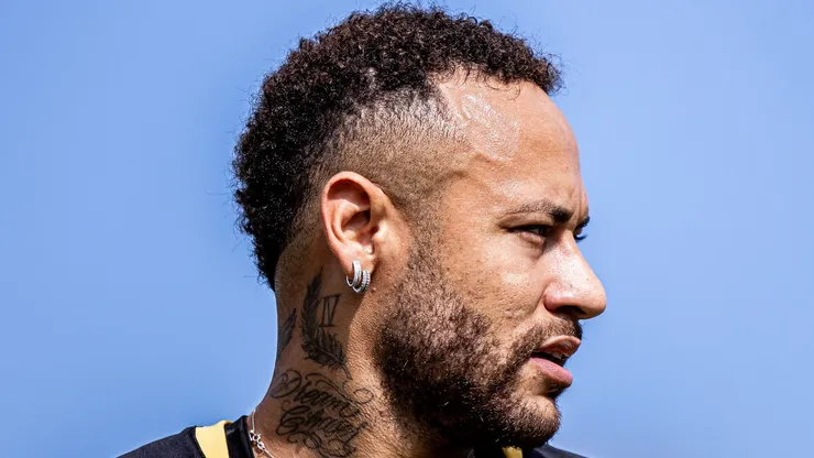 Neymar tem duas propostas, mas prioriza o Santos
