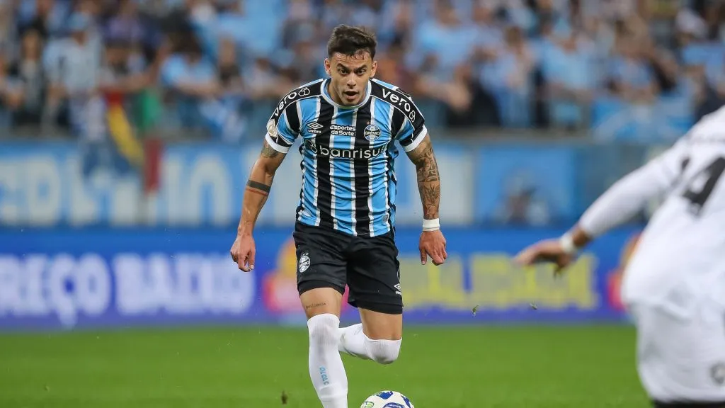 Carballo deve ser vendido pelo Grêmio. Foto: Pedro H. Tesch/AGIF