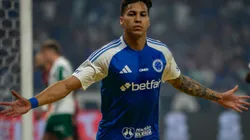 MG - BELO HORIZONTE - 01/06/2025 - BRASILEIRO A 2025, CRUZEIRO X PALMEIRAS -Kaio Jorge jogador do Cruzeiro comemora seu gol durante partida contra o Palmeiras no estadio Mineirao pelo campeonato Brasileiro A 2025. Foto: Fernando Moreno/AGIF