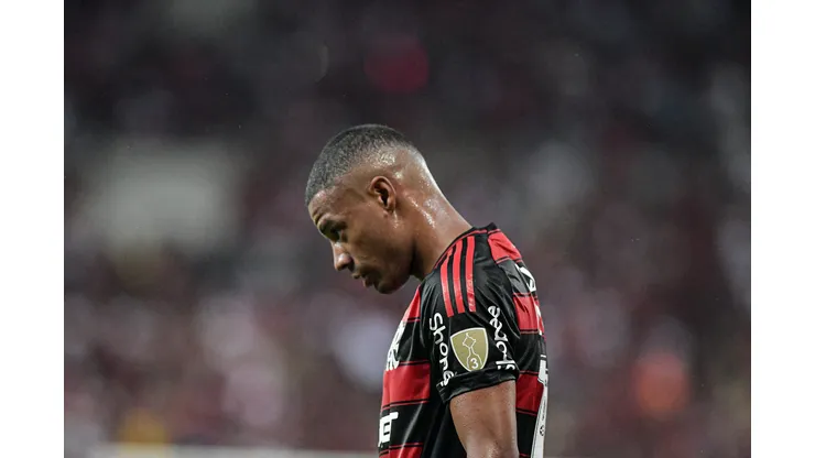 RJ - RIO DE JANEIRO - 09/04/2025 - COPA LIBERTADORES 2025, FLAMENGO X CORDOBA - De la Cruz jogador do Flamengo durante partida contra o Cordoba no estadio Maracana pelo campeonato Copa Libertadores 2025. Foto: Thiago Ribeiro/AGIF