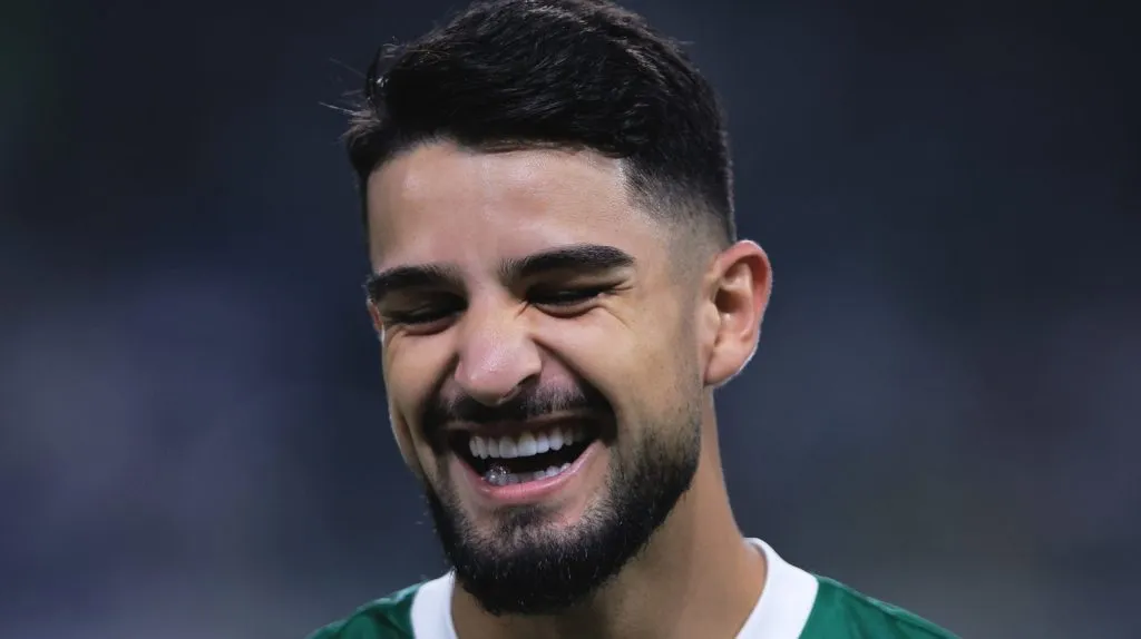 Foto: Ettore Chiereguini/AGIF – Atacante argentino marcou um dos gols contra o Porto e Vitor Roque não convenceu.