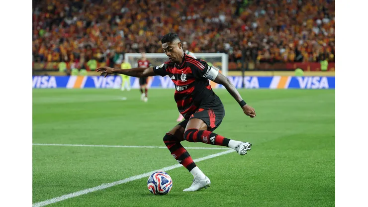 PHILADELPHIA, PENNSYLVANIA - JUNE 16: Bruno Henrique #27 of CR Flamengo controls the ball during the FIFA Club World Cup 2025 group D match between CR Flamengo and Esperance de Tunis at Lincoln Financial Field on June 16, 2025 in Philadelphia, Pennsylvania. (Photo by Al Bello/Getty Images)
