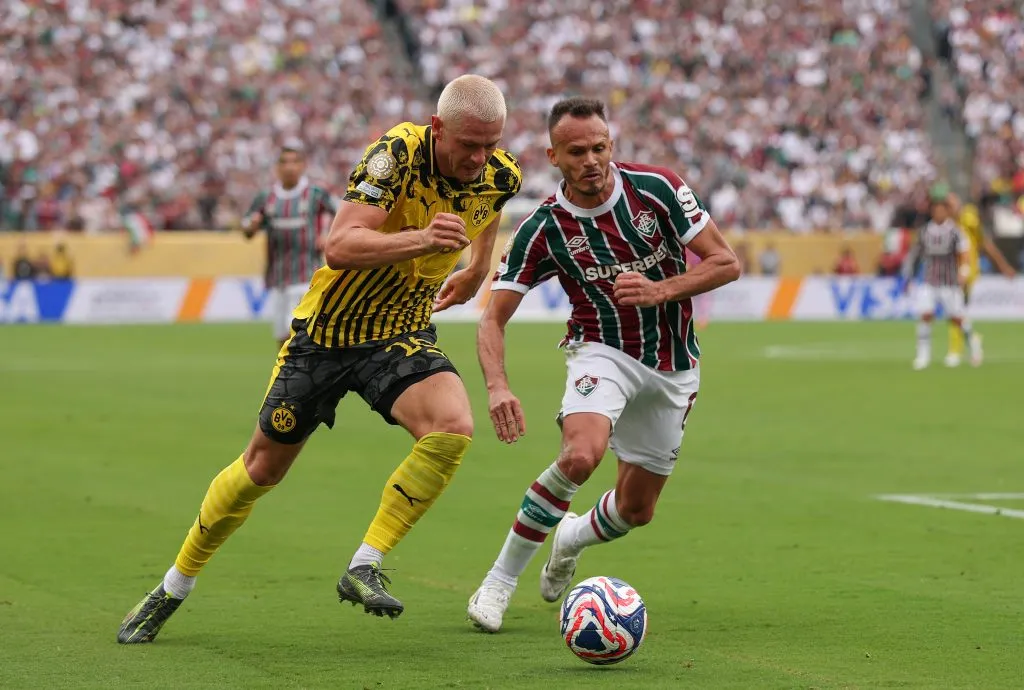EAST RUTHERFORD, NEW JERSEY – JUNE 17: Julian Ryerson #26 of Borussia Dortmund controls the ball against Rene #6 of Fluminense FC  during the FIFA Club World Cup 2025 group F match between Fluminense FC and Borussia Dortmund at MetLife Stadium on June 17, 2025 in East Rutherford, New Jersey. (Photo by Francois Nel/Getty Images)