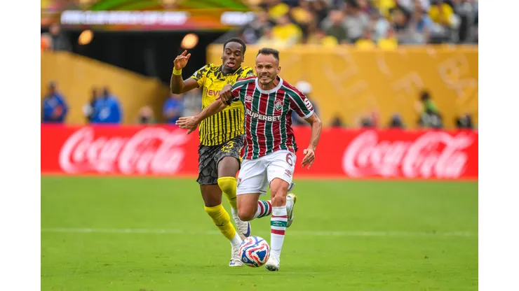 EAST RUTHERFORD, NEW JERSEY - JUNE 17: Rene #6 of Fluminense FC is challenged by Jamie Bynoe-Gittens #43 of Borussia Dortmund during the FIFA Club World Cup 2025 group F match between Fluminense FC and Borussia Dortmund at MetLife Stadium on June 17, 2025 in East Rutherford, New Jersey. (Photo by David Ramos/Getty Images)