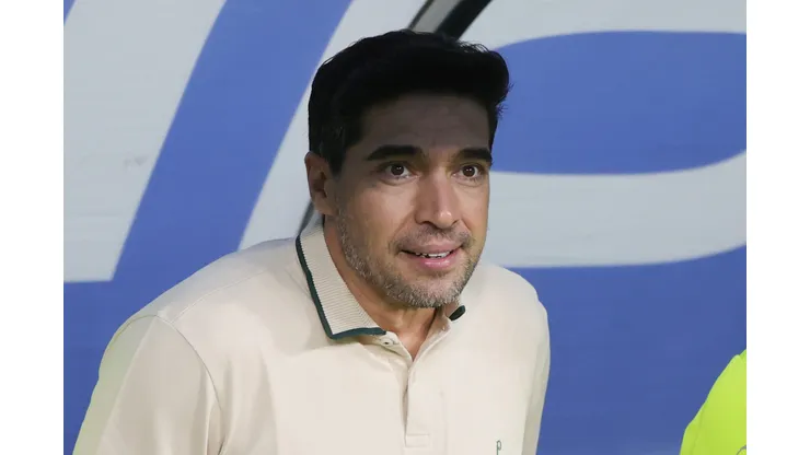 MG - BELO HORIZONTE - 01/06/2025 - BRASILEIRO A 2025, CRUZEIRO X PALMEIRAS - Abel Ferreira tecnico do Palmeiras durante partida contra o Cruzeiro no estadio Mineirao pelo campeonato Brasileiro A 2025. Foto: Gilson Lobo/AGIF