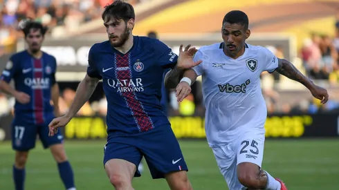 Khvicha Kvaratskhelia em partida diante do Botafogo. Foto: Associated Press / Alamy Stock Photo