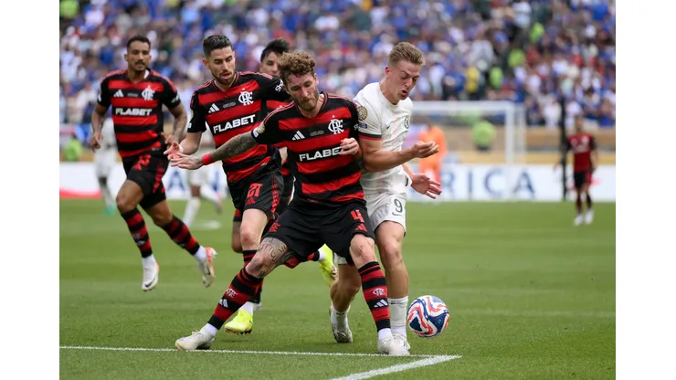 Léo Pereira não deixou se intimidar para atacante do Chelsea e chamou a atenção da Nação na web