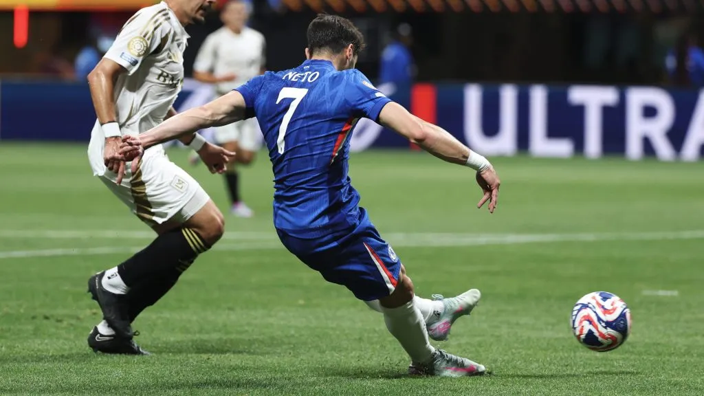 Pedro Neto contra o Los Angeles