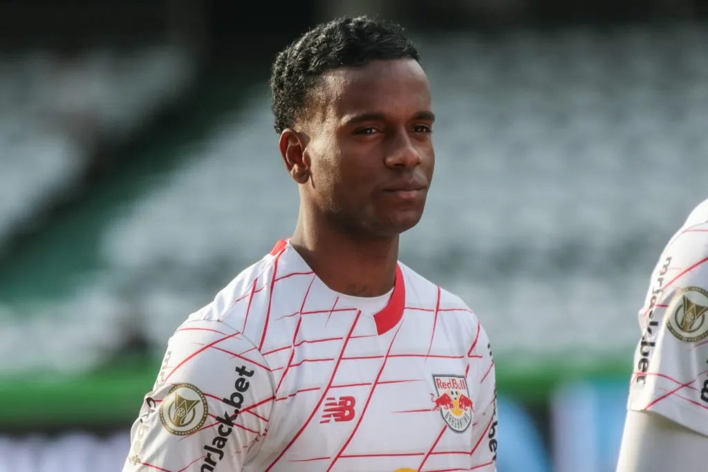 Helinho antes de jogo diante do Grêmio. Foto: Robson Mafra/AGIF