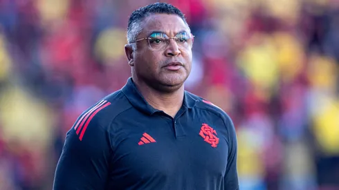 Roger Machado técnico do Internacional durante partida contra o Sport no estádio Ilha do Retiro pelo campeonato Brasileiro A 2025. Foto: Rafael Vieira/AGIF