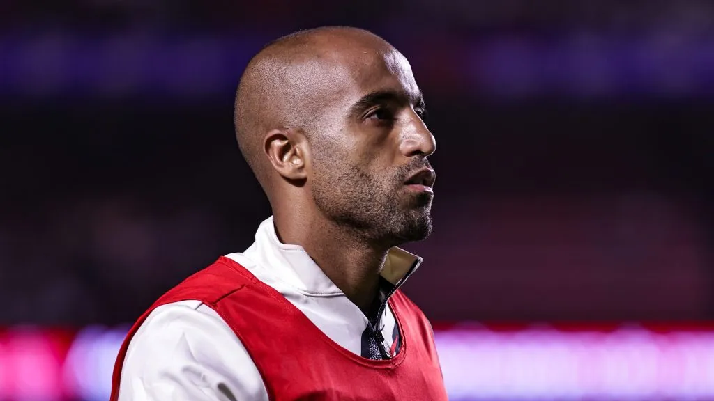 Lucas Moura durante partida em que ficou no banco de reservas. Foto: Fabio Giannelli/AGIF