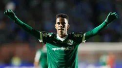 MIRAFLORES, BOLIVIA - APRIL 24: Estêvão Willian of Palmeiras celebrates after scoring the team's second goal during the Copa CONMEBOL Libertadores 2025 Group G match between Bolivar and Palmeiras at Estadio Hernando Siles on April 24, 2025 in Miraflores, Bolivia. (Photo by Gaston Brito Miserocchi/Getty Images)