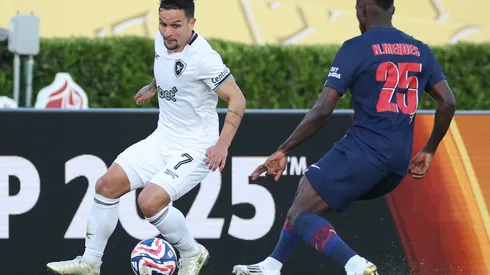 Artur é um dos jogadores que estão 'baleados' no Fogão após batalha contra PSG