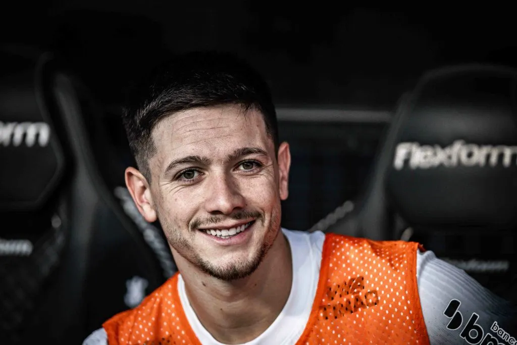 SP – SAO PAULO – 02/03/2025 – PAULISTA 2025, CORINTHIANS X MIRASSOL – Rodrigo Garro jogador do Corinthians durante chegada da equipe para partida contra o Mirassol no estadio Arena Corinthians pelo campeonato Paulista 2025. Foto: Leonardo Lima/AGIF